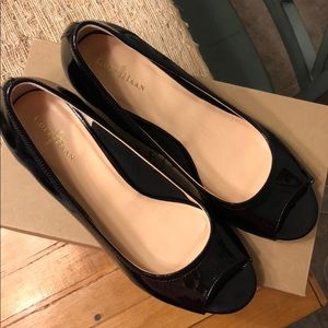 Cole Haan Air Tali Open Toe Wedge 40, black patent